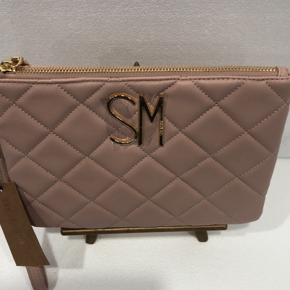 Steve Madden Blush Diamond Quilted Wristlet - Picture 2 of 9